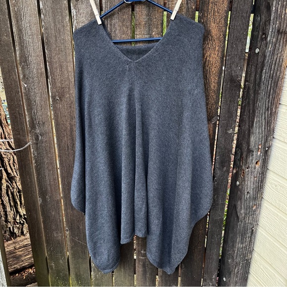 DJT Cashmere Blend Poncho Shawl Charcoal Gray One Size Fits All - Picture 3 of 8